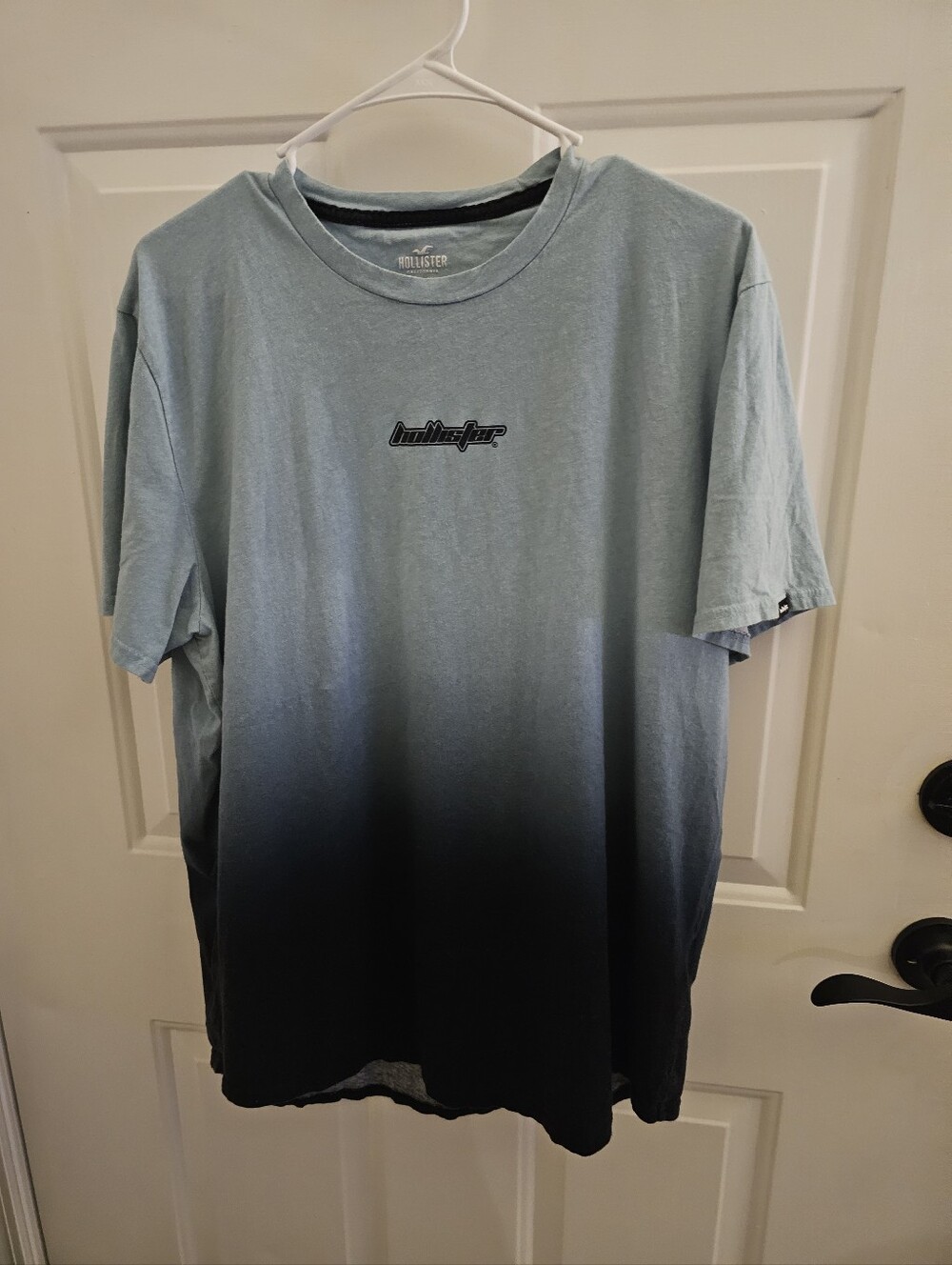 Hollister Men's Light Blue to Black Ombre Short-Sleeve Tee